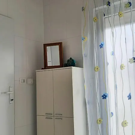 Doppelzimmer Mit Bad, Terrasse Und Pool 公寓 Ližnjan