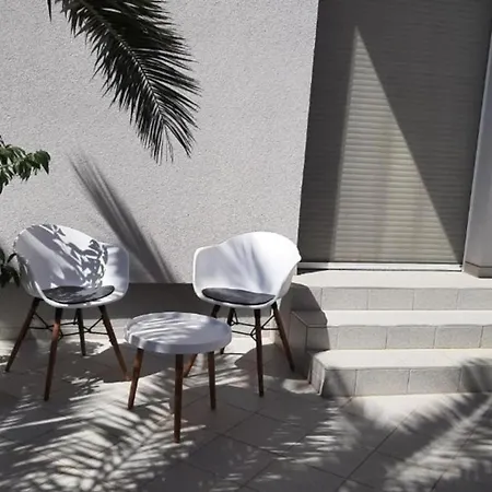 Apartment Doppelzimmer Mit Bad, Terrasse Und Pool Liznjan