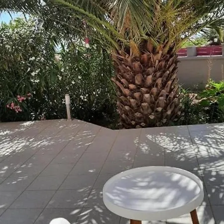 Helles Doppelzimmer Mit Bad, Terasse Und Pool *
