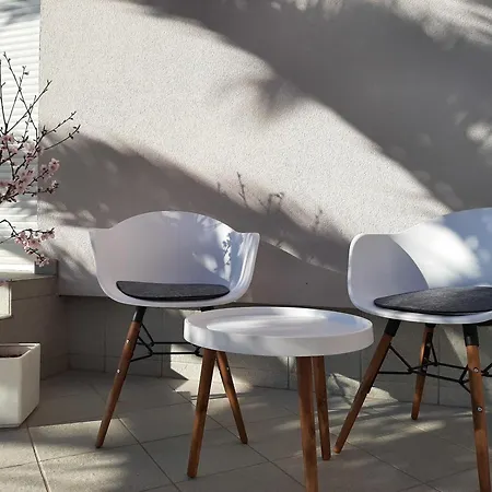 Апартаменты Doppelzimmer Mit Bad, Terrasse Und Pool