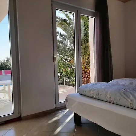 Apartment Doppelzimmer Mit Bad, Terrasse Und Pool Liznjan