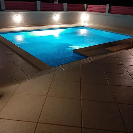 Apartment Doppelzimmer Mit Bad, Terrasse Und Pool Liznjan