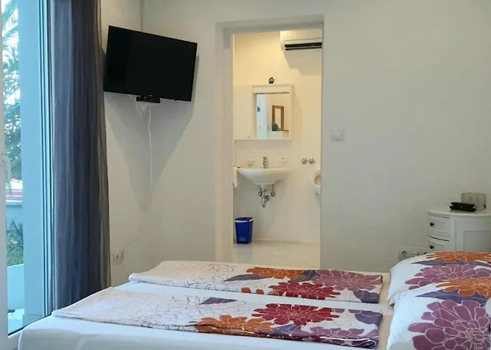 Apartment Helles Doppelzimmer Mit Bad, Terasse Und Pool Ližnjan