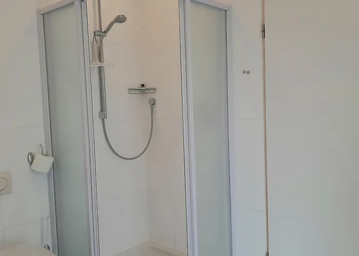 Helles Doppelzimmer Mit Bad, Terasse Und Pool Ližnjan
