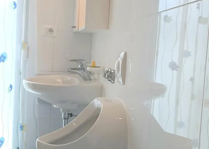 Appartement Doppelzimmer Mit Bad, Terrasse Und Pool