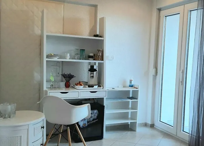 Helles Doppelzimmer Mit Bad, Terasse Und Pool Apartment *