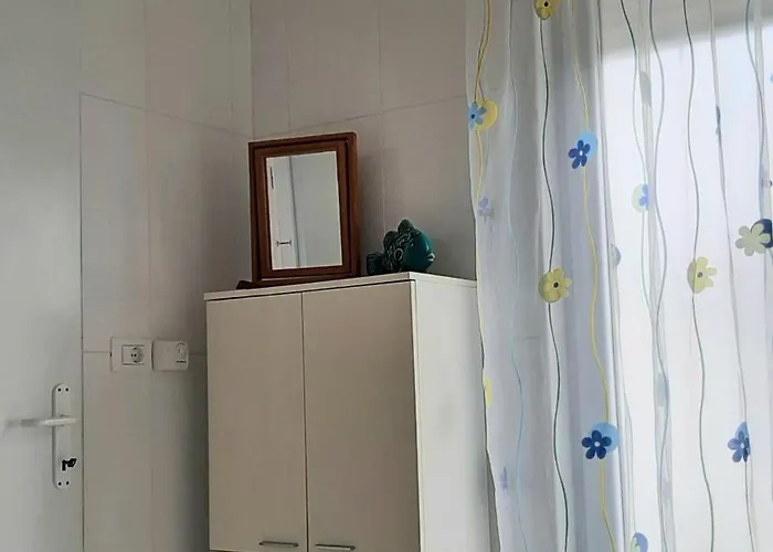 Helles Doppelzimmer Mit Bad, Terasse Und Pool Apartment Ližnjan