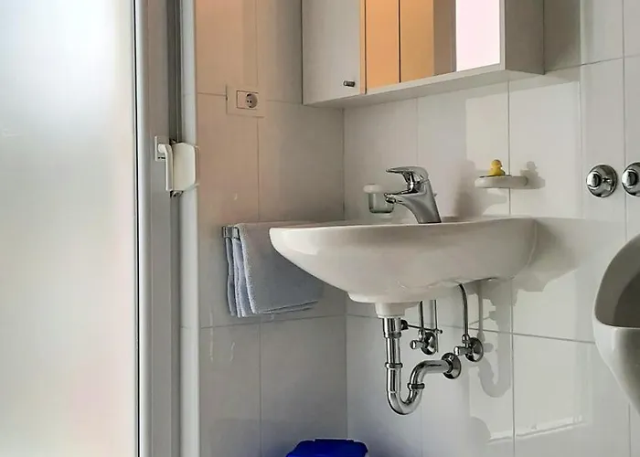 Helles Doppelzimmer Mit Bad, Terasse Und Pool * Ližnjan
