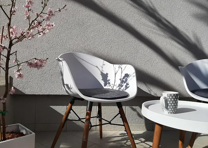 Apartment Helles Doppelzimmer Mit Bad, Terasse Und Pool